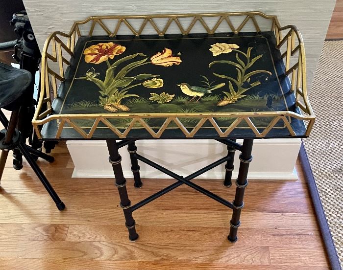  Metal toile painted table  