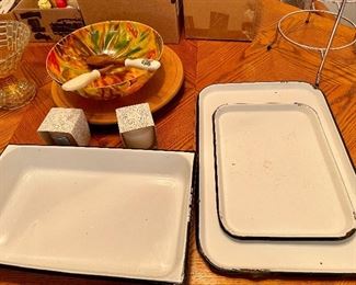 enamelware pans and baking dishes