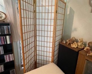 folding screen, off white ottoman