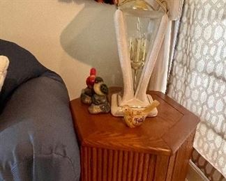 pair of oak end tables, pair of 80's lamps