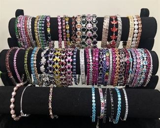 Sale 1 Jewelry (bracelets, rings, necklaces, storage)