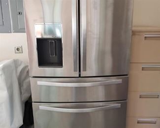 WHIRLPOOL refrigerator 