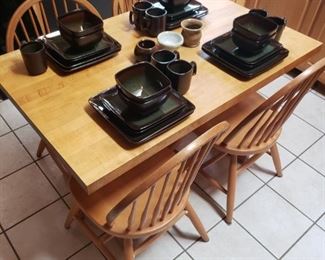 Kitchen table w 4 chairs