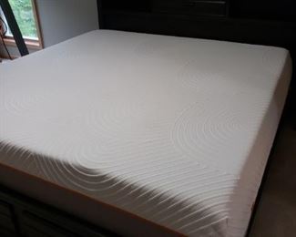 Very nice King bed w TEMPERPEDIC mattress and drawers at bottom of bed 