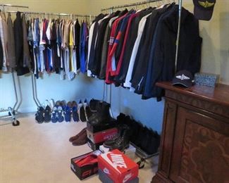 Men's clothing - suit size 42R