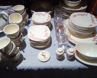 Poppy trail Dish Set