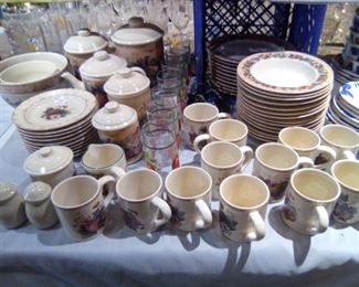 Certified International Dish Set