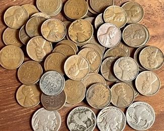 Small Collection Of Wheat Back Pennies And Buffalo Head Nickels