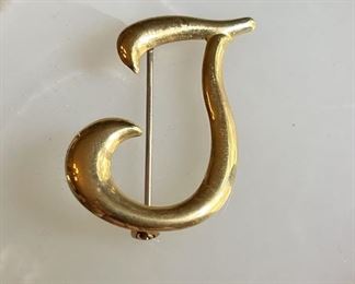 18k Yellow Gold Pin Italy - Weighs 3.3 Grams