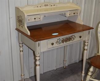 Lot 431 desk w/ chair 