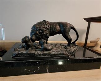 Bronze lion and cub statuary