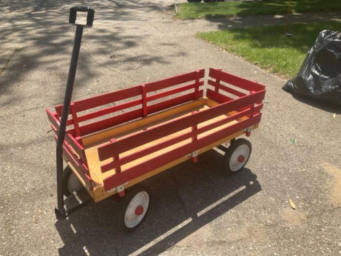 Wagon with Red Slat Removable Rails