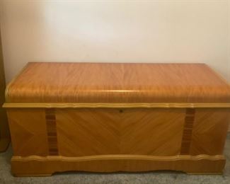 Roos Sweetheart Cedar Chest