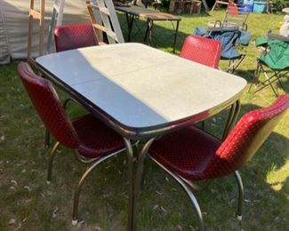 MCM Laminate Top Table with Chrome Legs and 4 Vinyl Covered Chairs.  Very Nice 