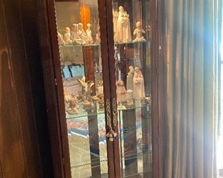 Lighted display cabinet