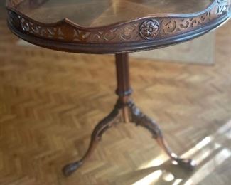 Mahogany pie crust table