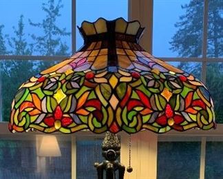 Beautiful tiffany style stained glass lamp
