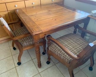 Dining room table with a leaf and 4 chairs