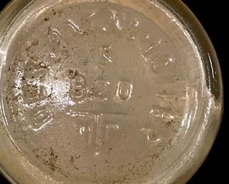 VINTAGE VIRGINIA DARE WINE BOTTLE W/CAP