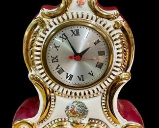 VINTAGE/ANTIQUE MANTLE CLOCK (GEORGE/MARTHA)