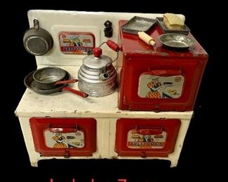 VINTAGE/ANTIQUE MARX TOYS “PRETTY MAID” STOVE (7-ORIG. ACCESSORIES, 4 OTHERS) 