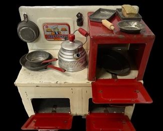 VINTAGE/ANTIQUE MARX TOYS “PRETTY MAID” STOVE (7-ORIG. ACCESSORIES, 4 OTHERS) 