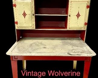 VINTAGE/ANTIQUE WOLVERINE TOYS KITECHEN (HOOSIER CABINET) W/ACCESSORIES
