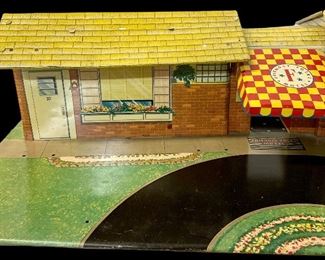 VINTAGE/ANTIQUE KIDDIE BRUSH & TOY CO. “SUZY GOOSE”/FRIENDLY FOLKS MOTEL (INCOMPLETE) W/FURNITURE AND ACCESSORIES