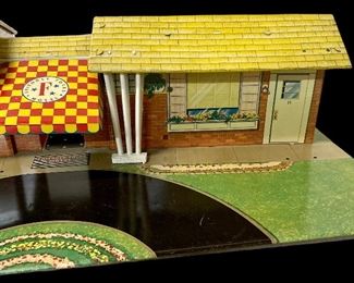 VINTAGE/ANTIQUE KIDDIE BRUSH & TOY CO. “SUZY GOOSE”/FRIENDLY FOLKS MOTEL (INCOMPLETE) W/FURNITURE AND ACCESSORIES