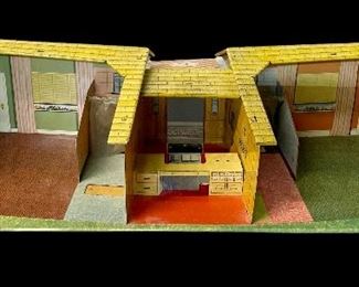 VINTAGE/ANTIQUE KIDDIE BRUSH & TOY CO. “SUZY GOOSE”/FRIENDLY FOLKS MOTEL (INCOMPLETE) W/FURNITURE AND ACCESSORIES