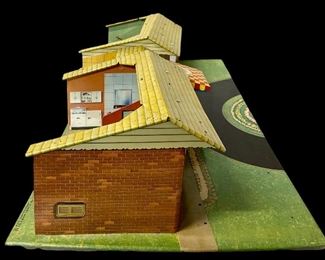 VINTAGE/ANTIQUE KIDDIE BRUSH & TOY CO. “SUZY GOOSE”/FRIENDLY FOLKS MOTEL (INCOMPLETE) W/FURNITURE AND ACCESSORIES