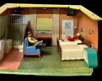 VINTAGE/ANTIQUE KIDDIE BRUSH & TOY CO. “SUZY GOOSE”/FRIENDLY FOLKS MOTEL (INCOMPLETE) W/FURNITURE AND ACCESSORIES