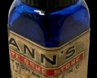 ANTIQUE MANN'S DRUG STORE – HIGH POINT, NC COBALT BLUE MEDICINE BOTTLE W/PAPER LABEL – 1937