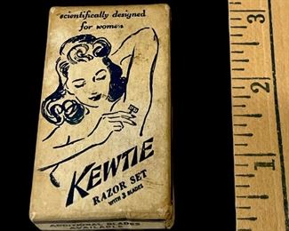 VINTAGE/ANTIQUE “KEWTIE” RAZOR SET