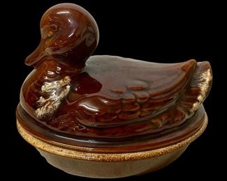 VINTAGE HULL POTTERY COVERED DISH - DUCK