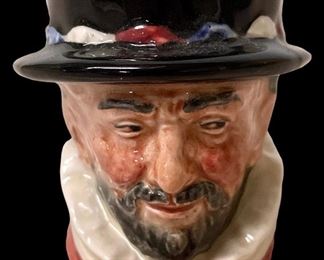 VINTAGE/ANTIQUE STEIN MUG #5   ROYAL DOULTON    “BEEFEATER”