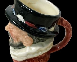 VINTAGE/ANTIQUE STEIN MUG #5   ROYAL DOULTON    “BEEFEATER”