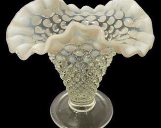 VINTAGE/ANTIQUE HOBNAIL/MOONSTONE RUFFLE EDGE VASE