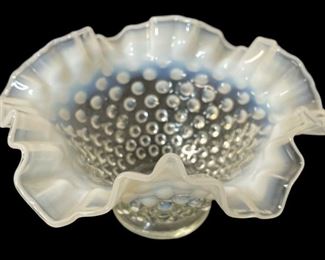 VINTAGE/ANTIQUE HOBNAIL/MOONSTONE RUFFLE NUT BOWL