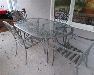 Table Chairs cushions