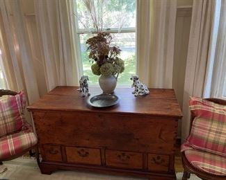 Antique blanket chest with Dovetail construction (C. 1780-1820)