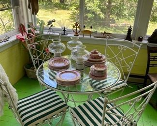 Charming table and folding chairs