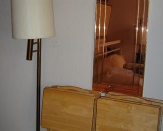 6 wood tray tables, mirror and floor lamp
