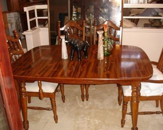 Dining room table & 6 chairs