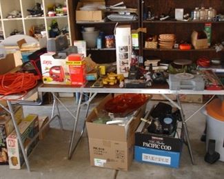Garage - lots of things vintage an some unused - There is lots to rummage through