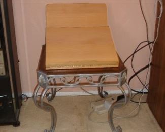 Portable writing desk