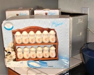 Canister, mug and spice cabinet squarely 80's