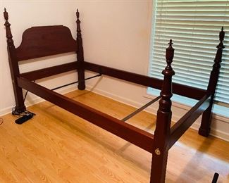 Pair (2) Lovely Four Poster Twin Beds 