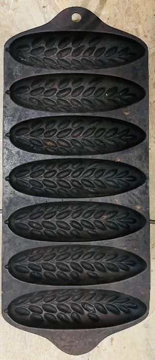 Vintage Cast Iron Puritan No. 1270 Cornbread pan with Wheat Pattern