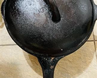 Vintage Cast Iron #6 Pot with Lid
    3 Quart